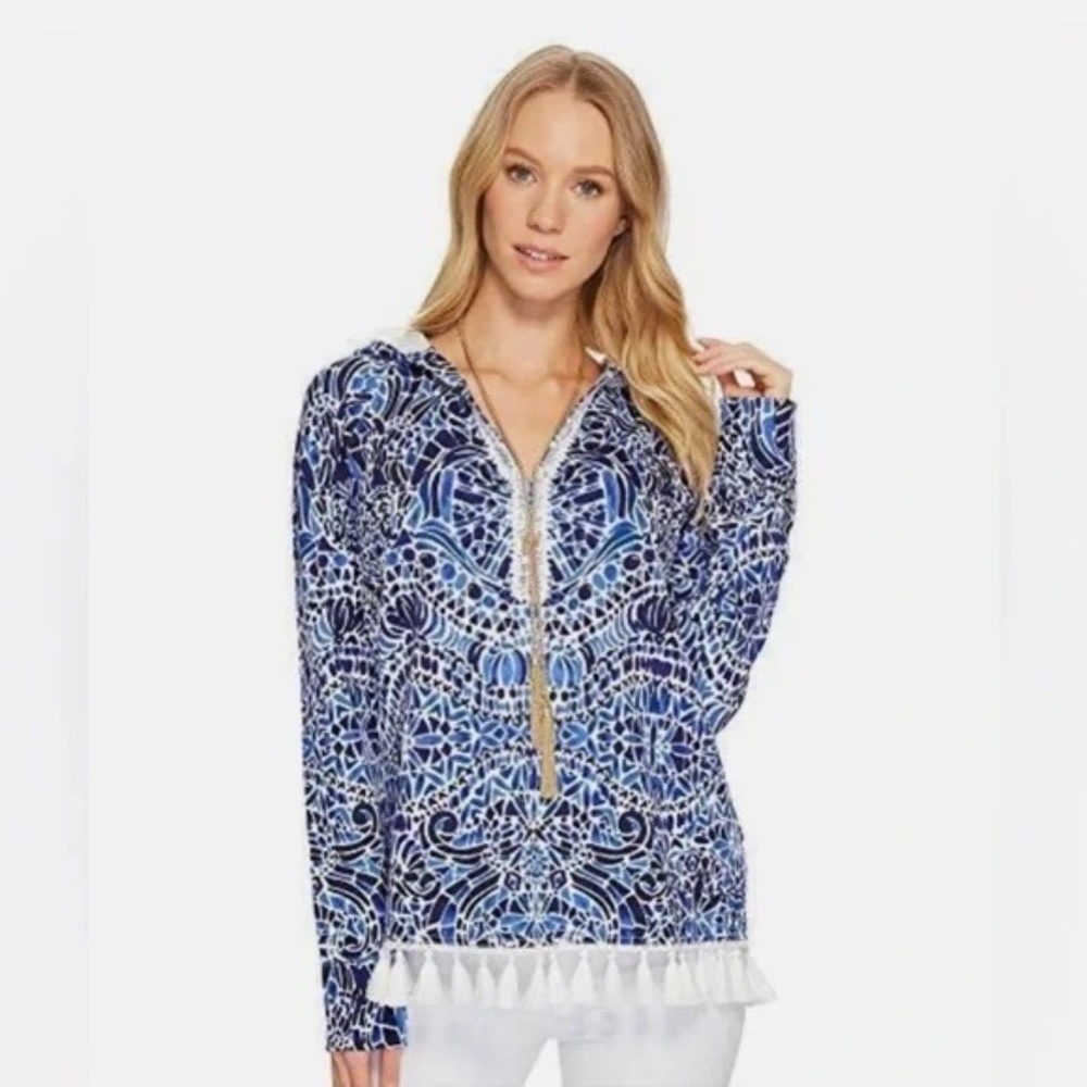 Lilly Pulitzer UPF 50+ Harmon Hoodie in Navy Taverna Tile Allover Print, Size XL